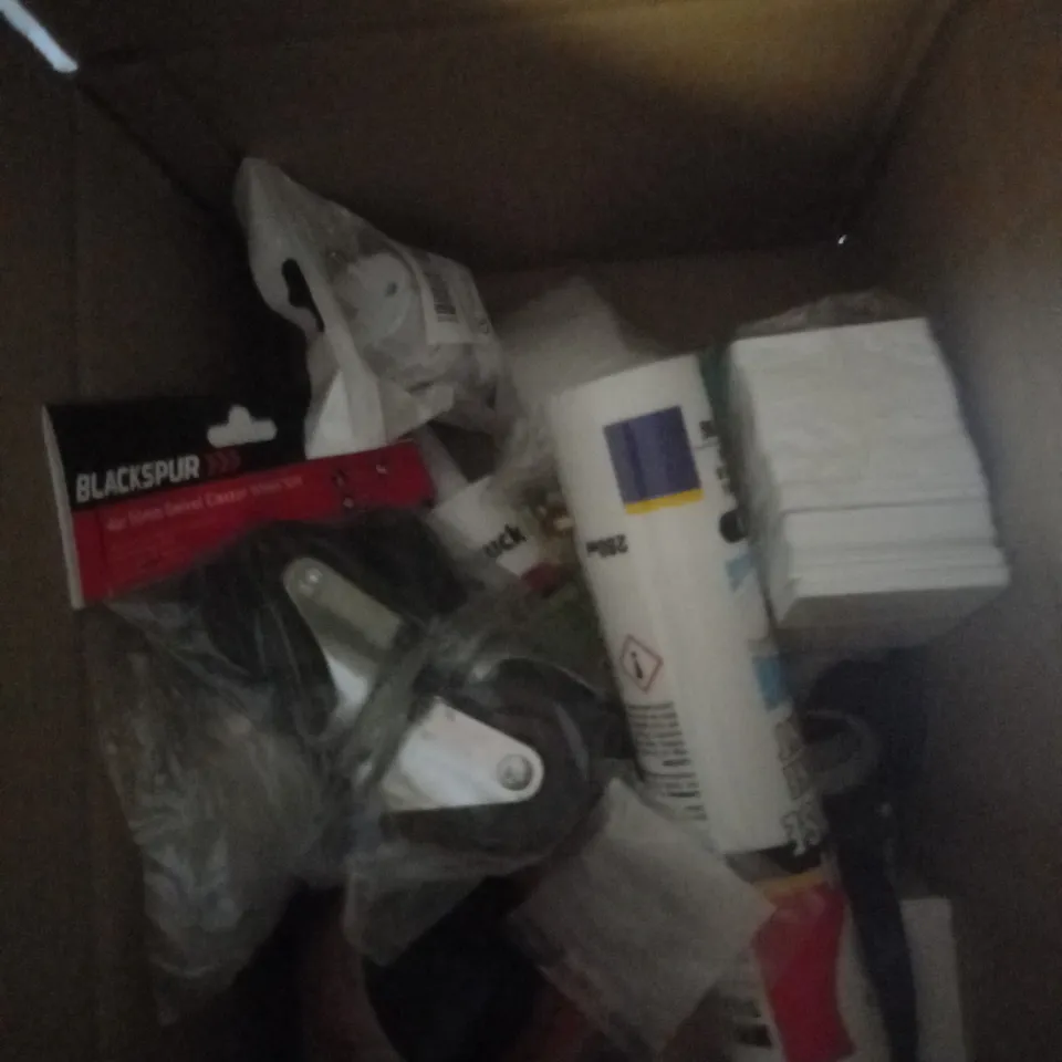 APPROXIMATELY 20 ASSORTED HOUSEHOLD & LEISURE PRODUCTS TO INCLUDE BLACKSPUR CASTOR WHEEL SET, CARPENTERS PENCILS, GROUT FINISHER ETC 