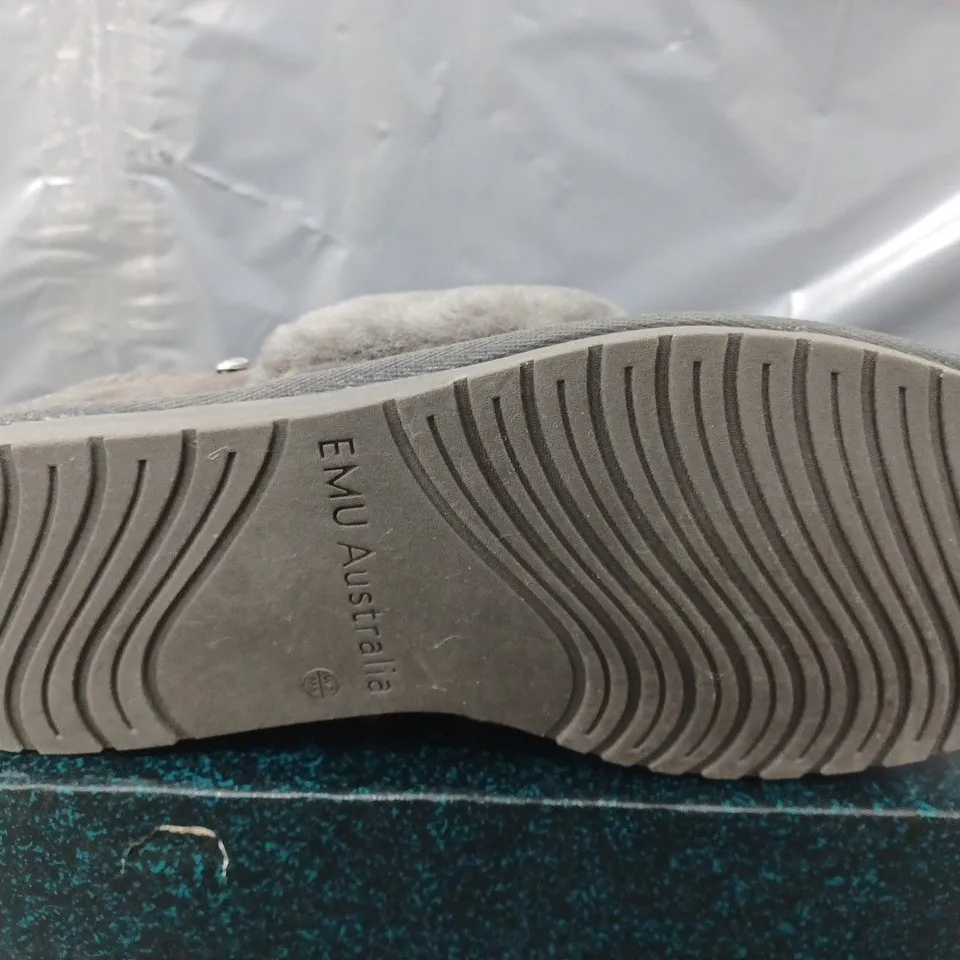 BOXED EMU AUSTRALIA DAYDREAM SLIPPERS IN CHARCOAL - W7/M6