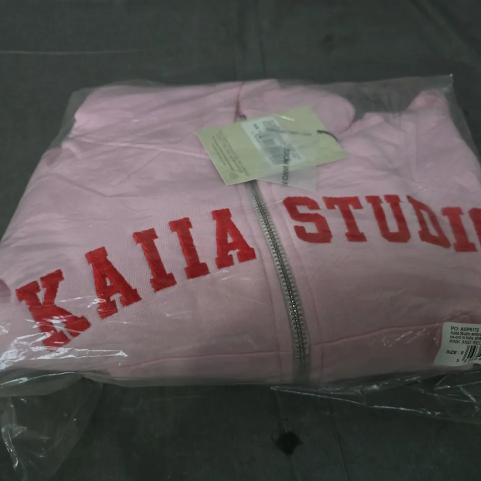 KAIA STUDIO EMBROIDERED LOGO ZIP-UP HOODIE – BABY PINK, KIDS UK SIZE 8