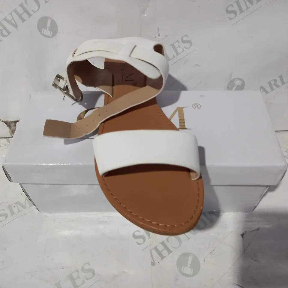 BOXED PAIR OF CM PARIS SANDALS IN WHITE EU SIZE 38