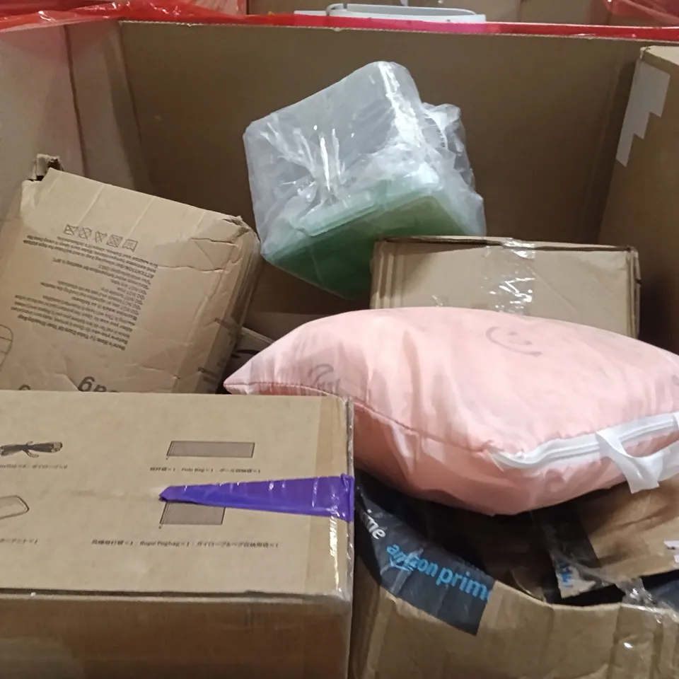 PALLET CONTAINING A LARGE QUANTITY OF ITEMS TO INCLUDE -SLEEPING BAG , GAME TENT , STORAGE BOX