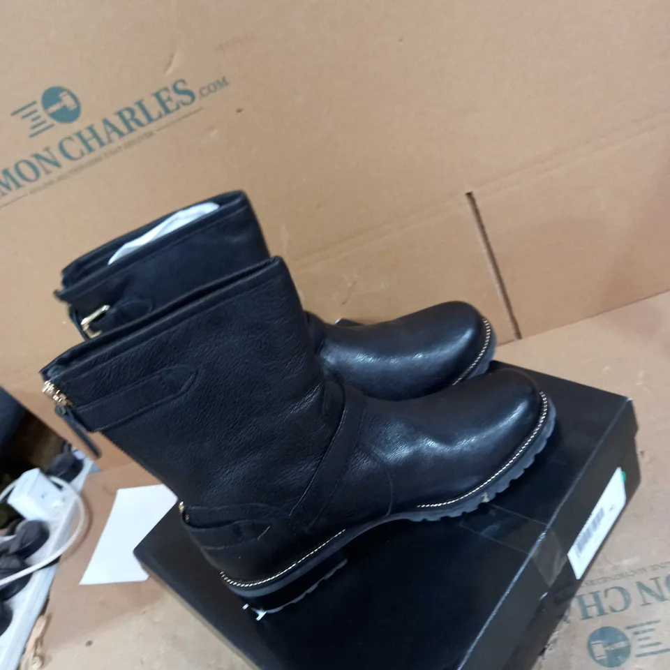 DUNNE PULL ON BIKER BOOT SIZE 6