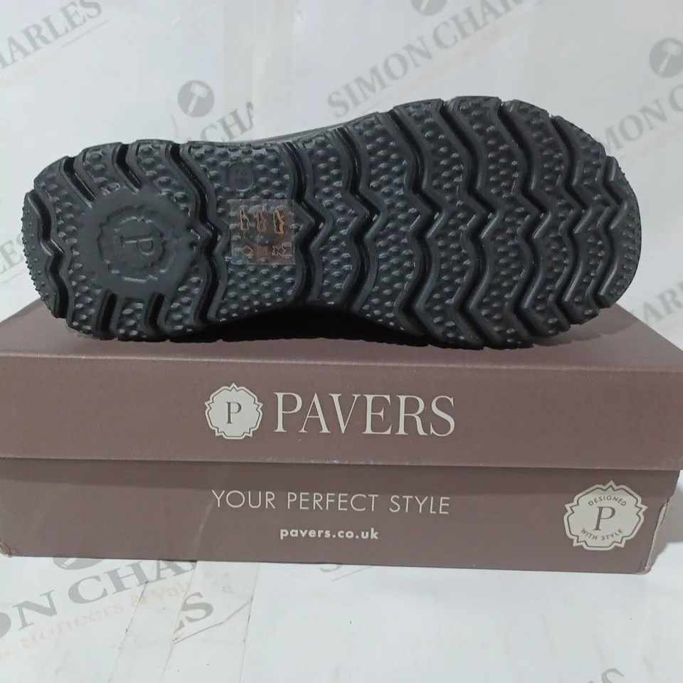 BOXED PAIR OF PAVERS SUEDE TRAINERS IN BLACK UK SIZE 5