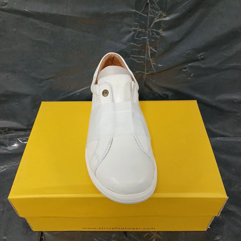 BOXED PAIR OF STRIVE COSMIC TRAINERS IN WHITE - 3