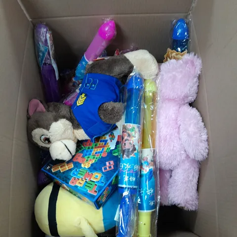 LARGE BOX OF APROXIMATELY 10 ASSORTED TOYS AND GAMES TO INCLUDE TEDDIES, WATER SPRAYERS AND DR.WHO