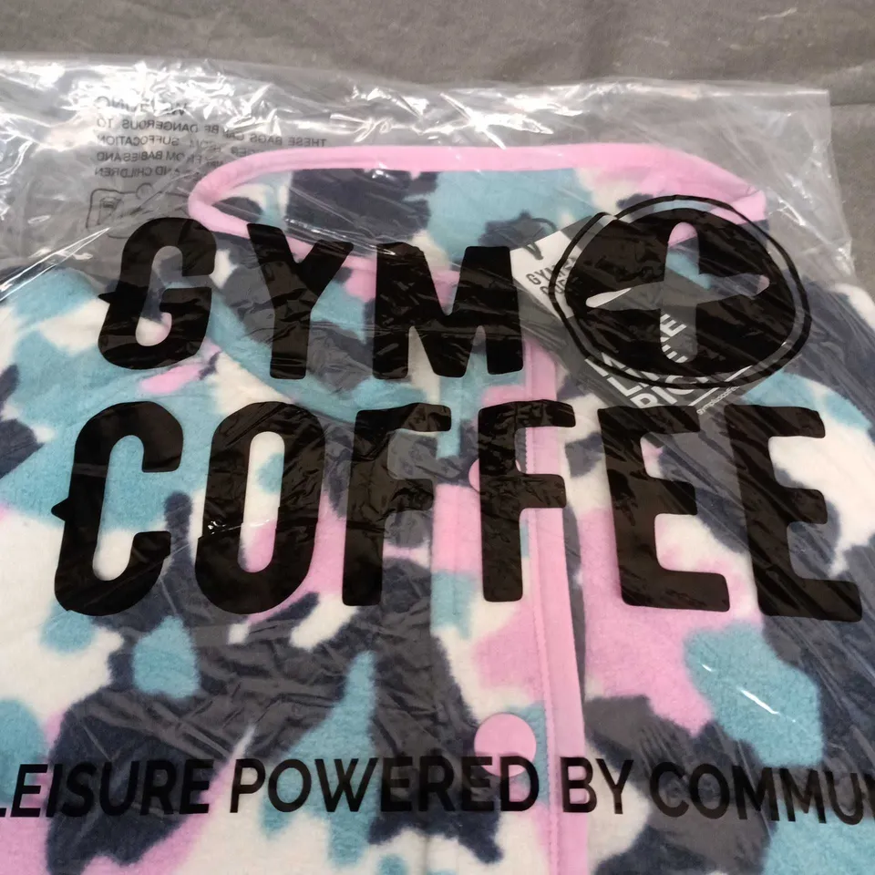 GYM + COFFEE SNAP POLAR FLEECE HOODIE – LIGHT POP SIZE S