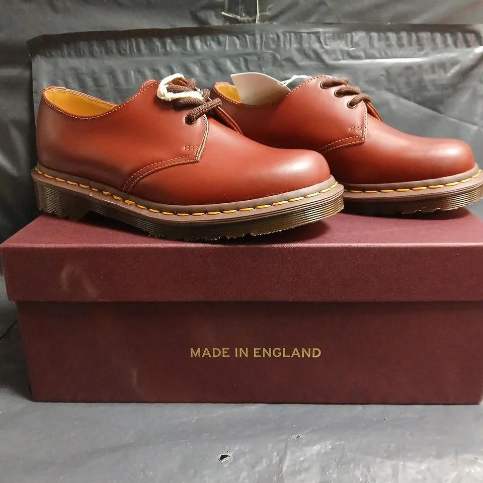 BOXED PAIR OF DR MARTENS VINTAGE 1461 SHOES IN OXBLOOD SIZE UK 4