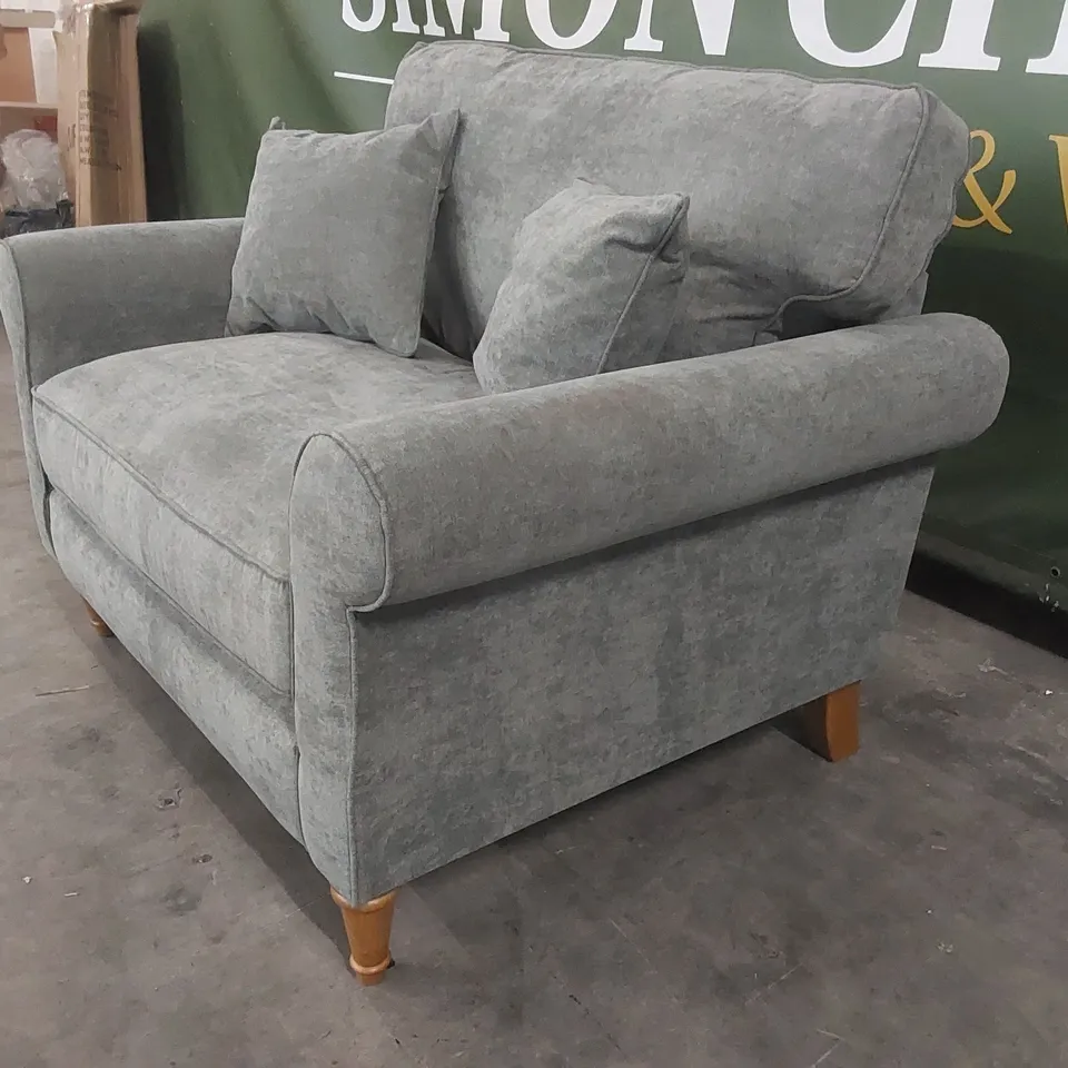 QUALITY DESIGNER FABRIC UPHOLSTERED LOVESEAT