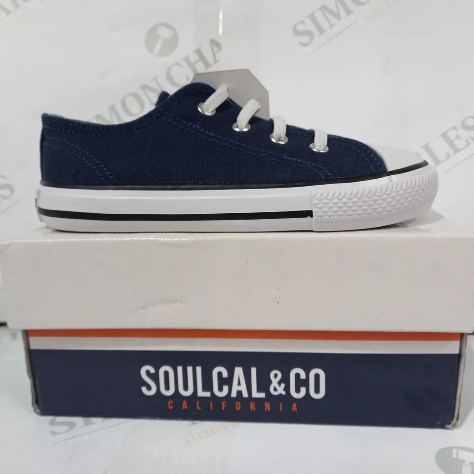 BOXED PAIR OF SOULCAL & CO CANVAS LOW KIDS SHOES IN NAVY UK SIZE 9