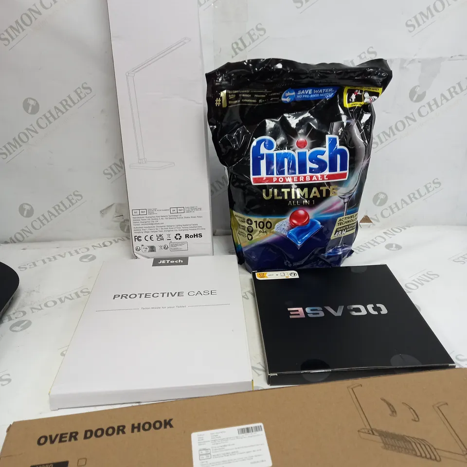 BOX OF APPROX 15 ASSORTED ITEMS TO INCLUDE - FINISH POWERBALL, OVER DOOR HOOKS, DESK LIGHT ETC