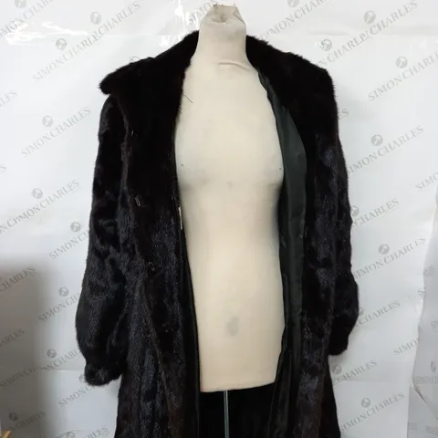 GROSVENOR CANADA DARK PATCH MINK BLACKLAMA - SIZE UNSPECIFIED