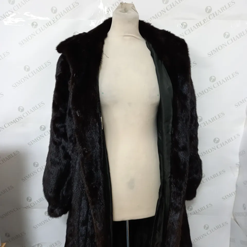 GROSVENOR CANADA DARK PATCH MINK BLACKLAMA - SIZE UNSPECIFIED 
