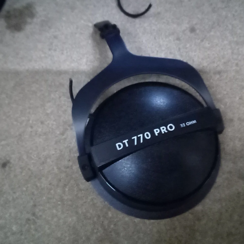 BEYERDYNAMIC DT 770 PRO OVEREAR HEADPHONES