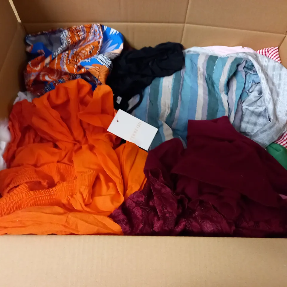 LARGE QUANTITY OF ASSORTED CLOTHING ITEMS TO INCLUDE THREADBARE, NEW LOOK AND FEMME LUX