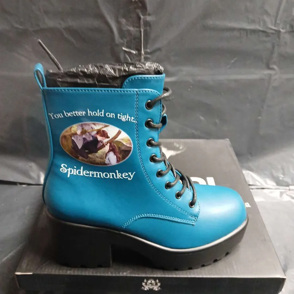 BOXED PAIR OF KOI SPIDERMONKEY MILITARY TEAL BOOTS – UK SIZE 3 