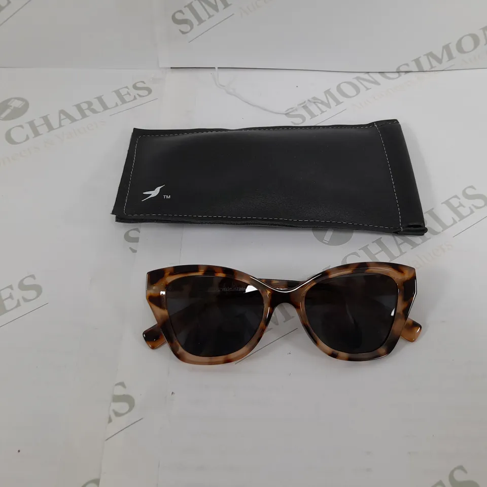 BOXED HUMMINGBIRD TORTOISE SHELL SUNGLASSES AND CLEANING CLOTH 