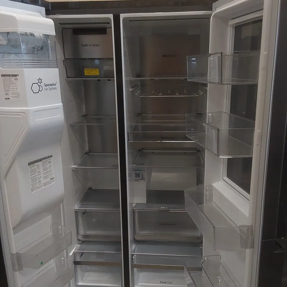 LG INSTAVIEW GSXE90EVDD AMERICAN-STYLE SMART FRIDGE FREEZER - ESSENCE BLACK STEEL
