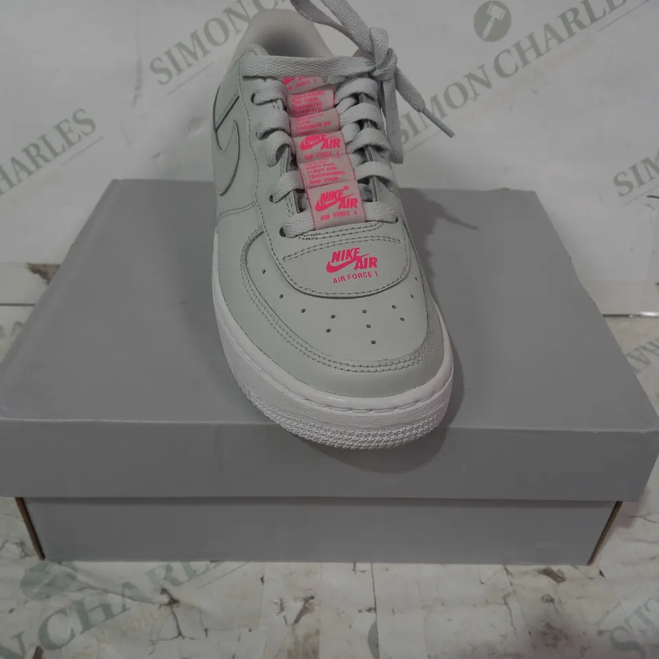 BOXED PAIR OF NIKE AIR FORCE 1 LV8 3 TRAINERS IN GREY/PINK UK SIZE 4.5