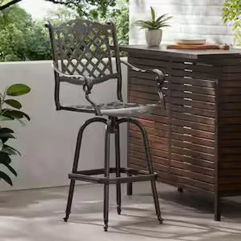 BOXED PAIR OF SUN VALLEY ALUMINUM OUTDOOR BAR STOOLS