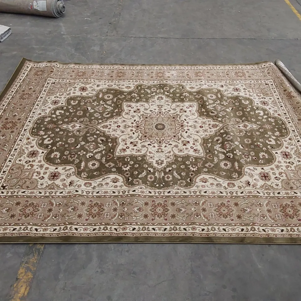 ALBERS TUFTED GREEN/BEIGE RUG // SIZE: 240 X 320cm