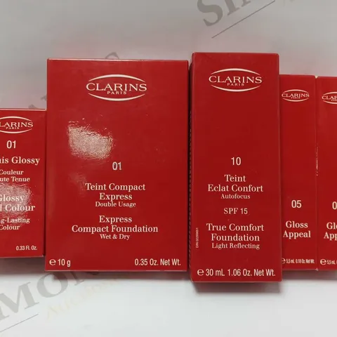 LOT OF 5 ASSORTED CLARINS PRODUCTS TO INCLUDE GLOSSY NAIL COLOUR #01 SOFT WHITE, EXPRESS COMPACT FOUNDATION #01 IVORY BEIGE, GLOSS APPEAL LIPGLOSS #05 HIBISCUS, ETC