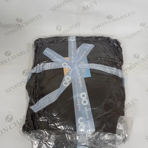 OODIE HOODED OVERSIZED BLANKET - PLAIN BLACK