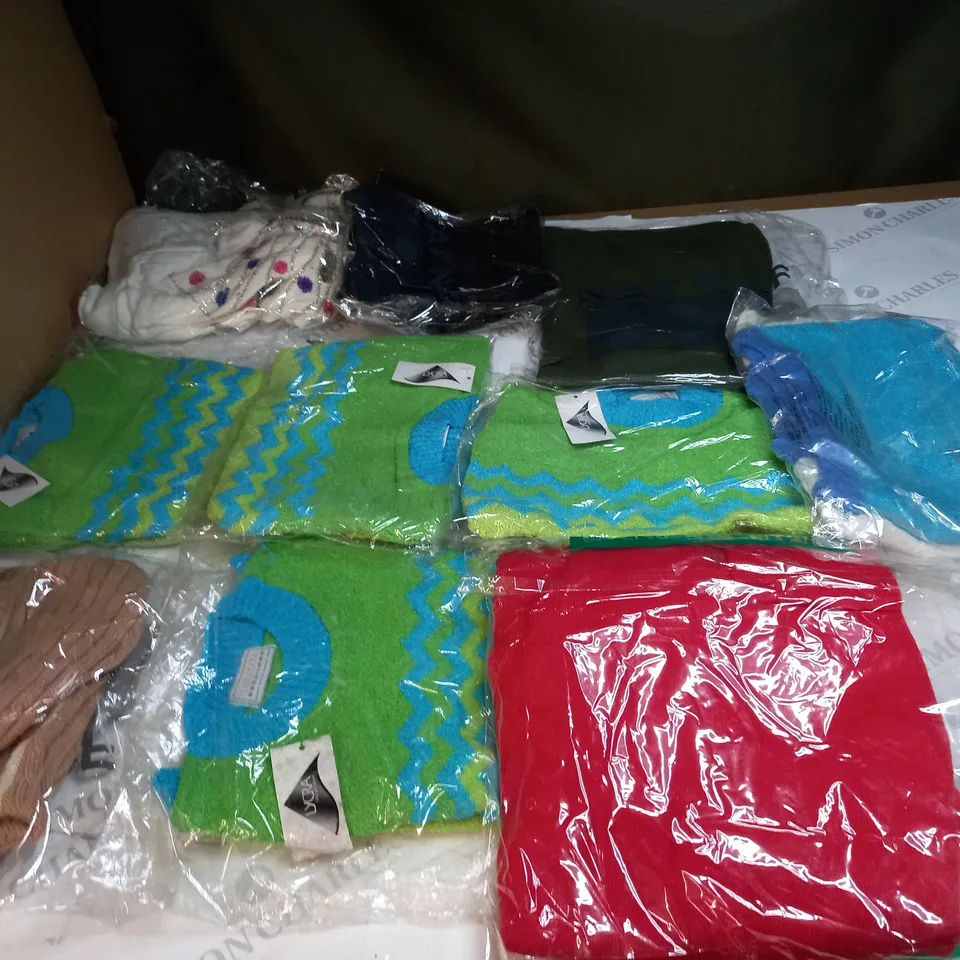 LOT OF APPROX 10 ASSORTED CLOTHING ITEMS IN VARIOUS SIZES