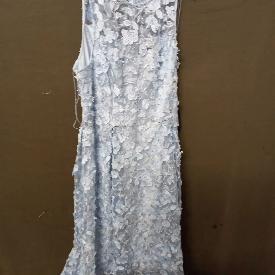ADRIANNA PAPELL 3D EMBROIDERY FIT AND FLARE GLACIER DRESS - SIZE 18