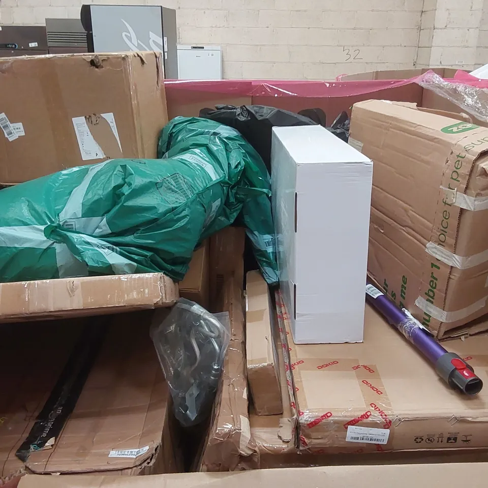PALLET OF ASSORTED ITEMS INCLUDING: FITNESS STEPPER, SHOWER SYSTEM, UNDERSINK WATER FILTER SYSTEM, INCUBATOR ECT