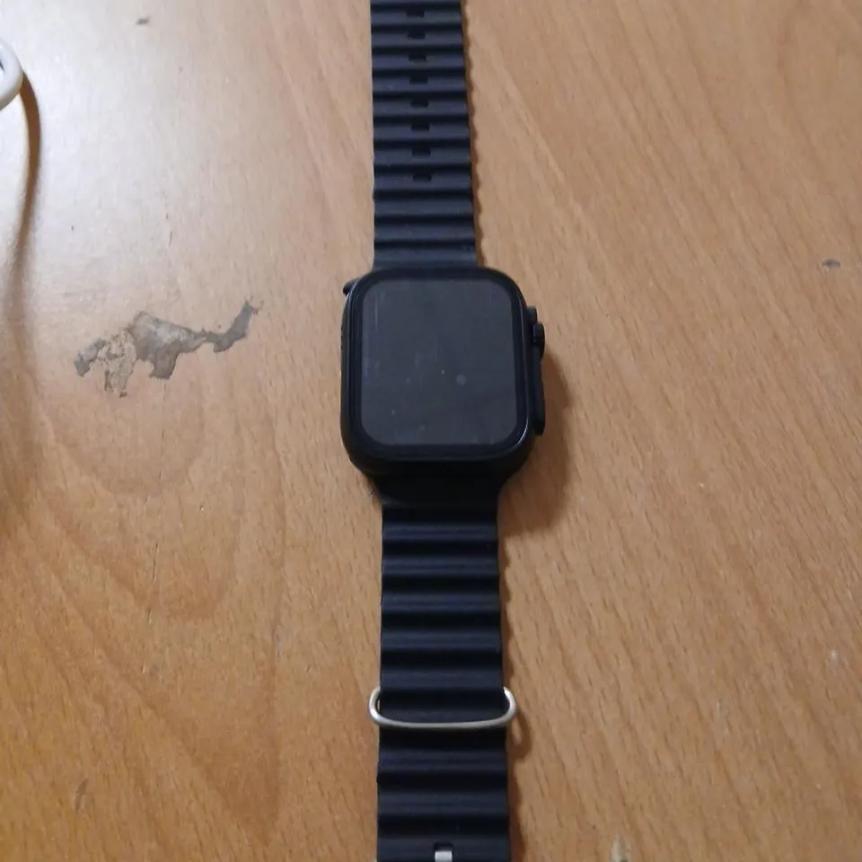 SQUARE-FACED SMARTWATCH WITH BLACK RUBBER STRAP