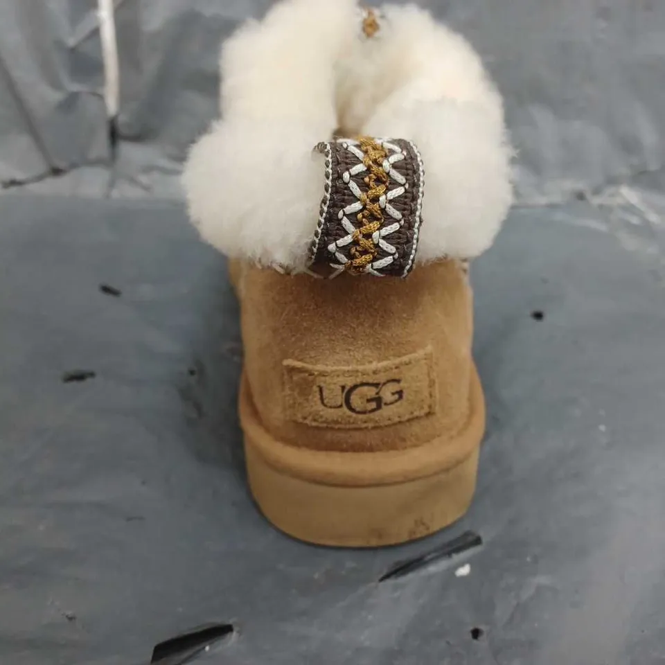 UGG CLASSIC ULTRA MINI ALPINE - SIZE 7