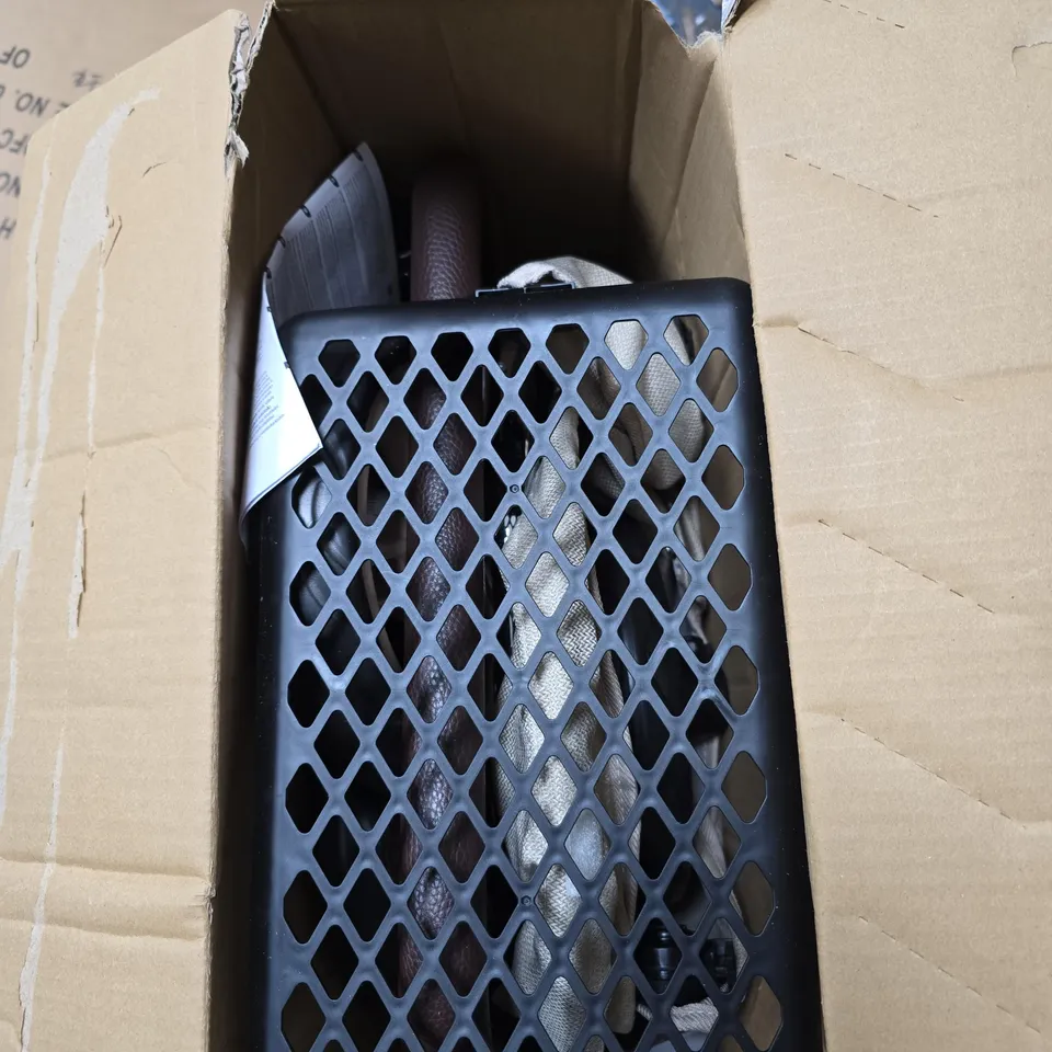 BABY CHIC CELUNA VOGUE DOLLS PRAM AGES 3+