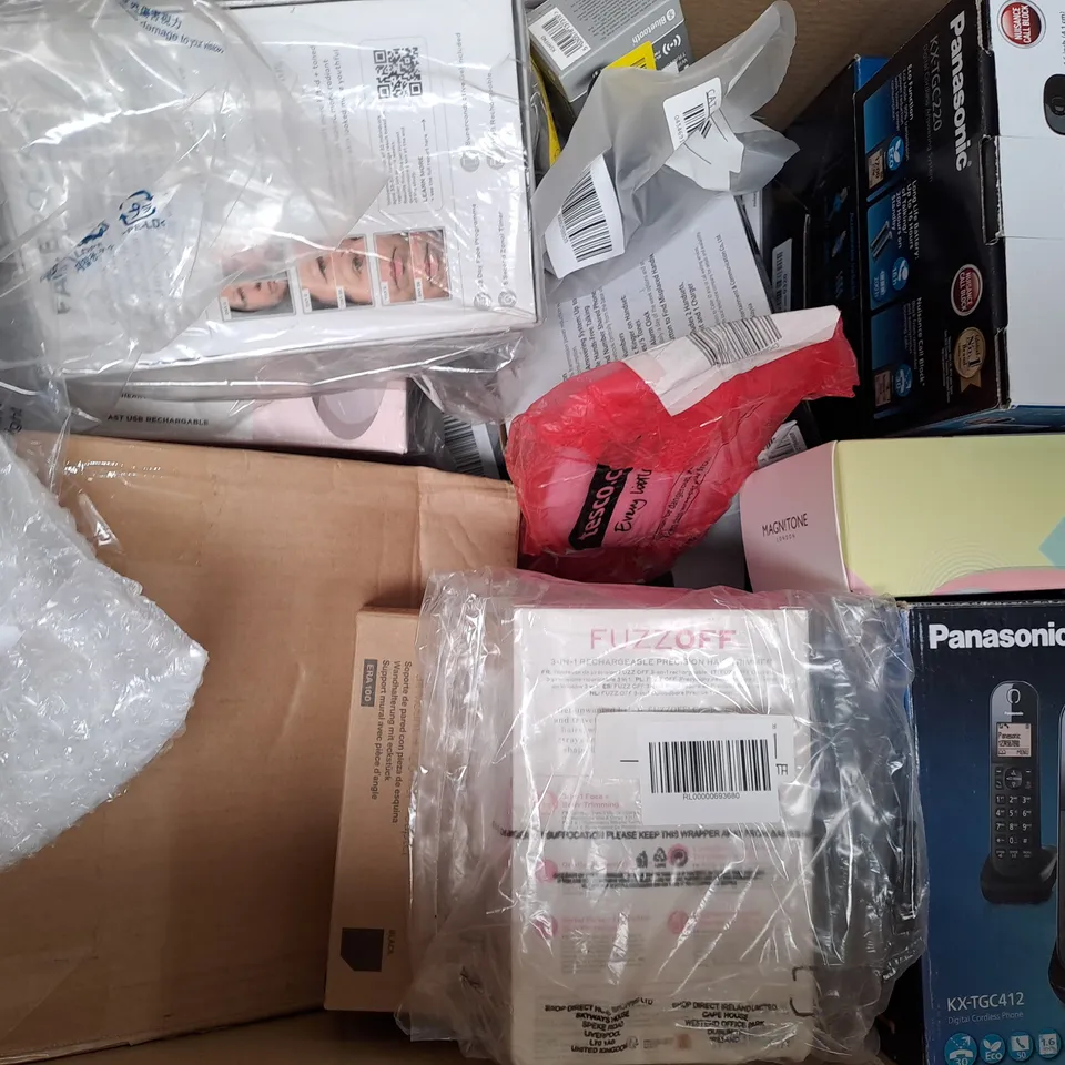 BOX OF APPROXIMATELY 20 ASSORTED ELECTRICAL ITEMS TO INCLUDE MAGNITONE BARE FACED 3, MAGNITONE DERMA QUEEN, PANASONIC DIGITAL CORDLESS ANSWERING SYSTEM, ETC - COLLECTION ONLY