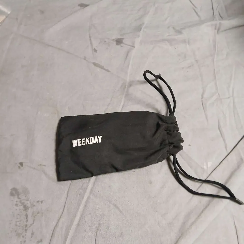 WEEKDAY SUNGLASSES – AVIATOR STYLE, SILVER FRAME WITH MIRRORED LENSES