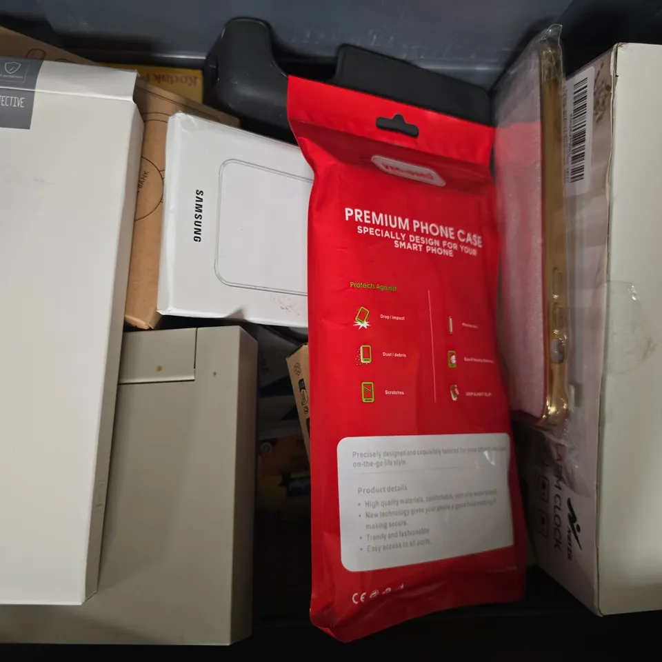 APPROXIMATELY 10 ASSORTED HOUSEHOLD ITEMS TO INCLUDE POWERBANK, PHONE CASE, ETC