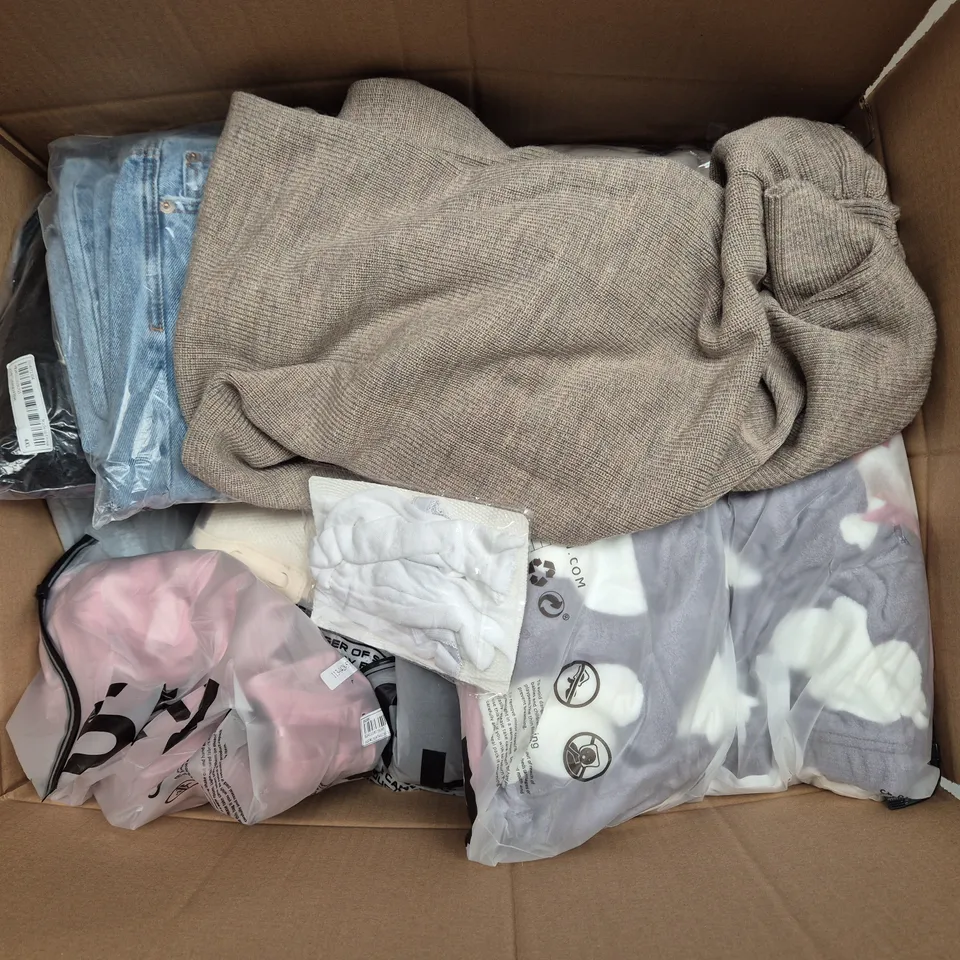 LARGE BOX OF ASSORTED CLOTHING ITEMS IN VARIOUS SIZES, STYLES AND COLOUR  TO INCLUDE SWEATERS, JEANS, JUMPERS, ETC