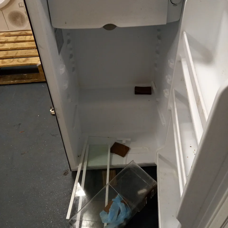 COMFEE'RETRO SOLO 93 L UNDER COUNTER FRIDGE COLLECTION ONLY 