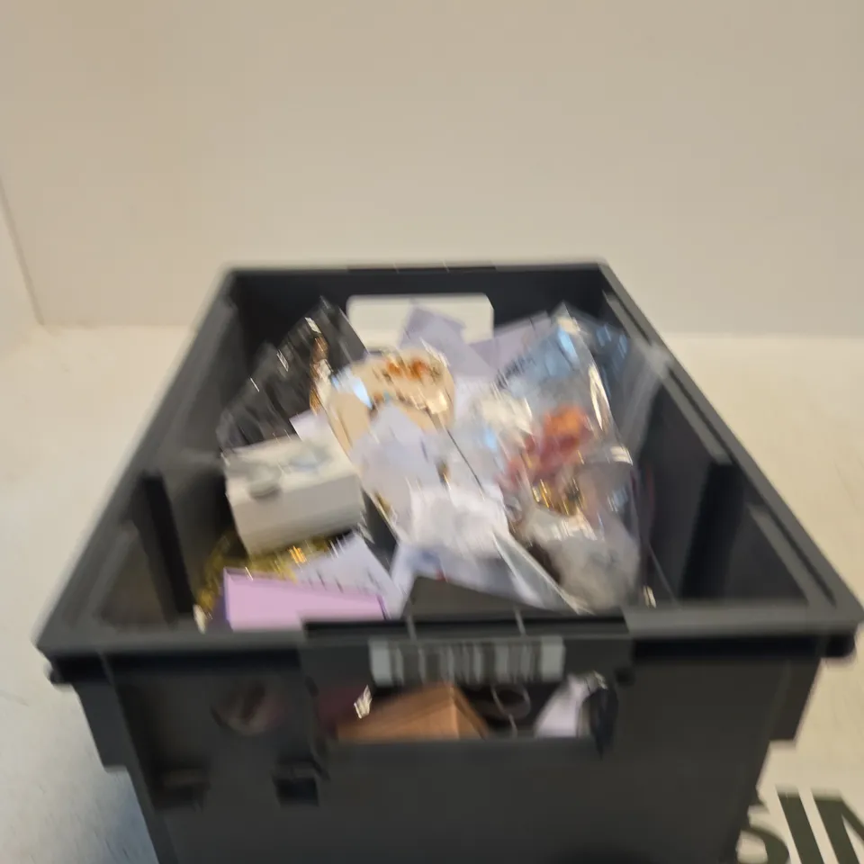TOTE OF APPROXIMATELY 40 ASSORTED ITEMS TO INCLUDE STUDIO LONDON, TJC, COX AND POWER ETC