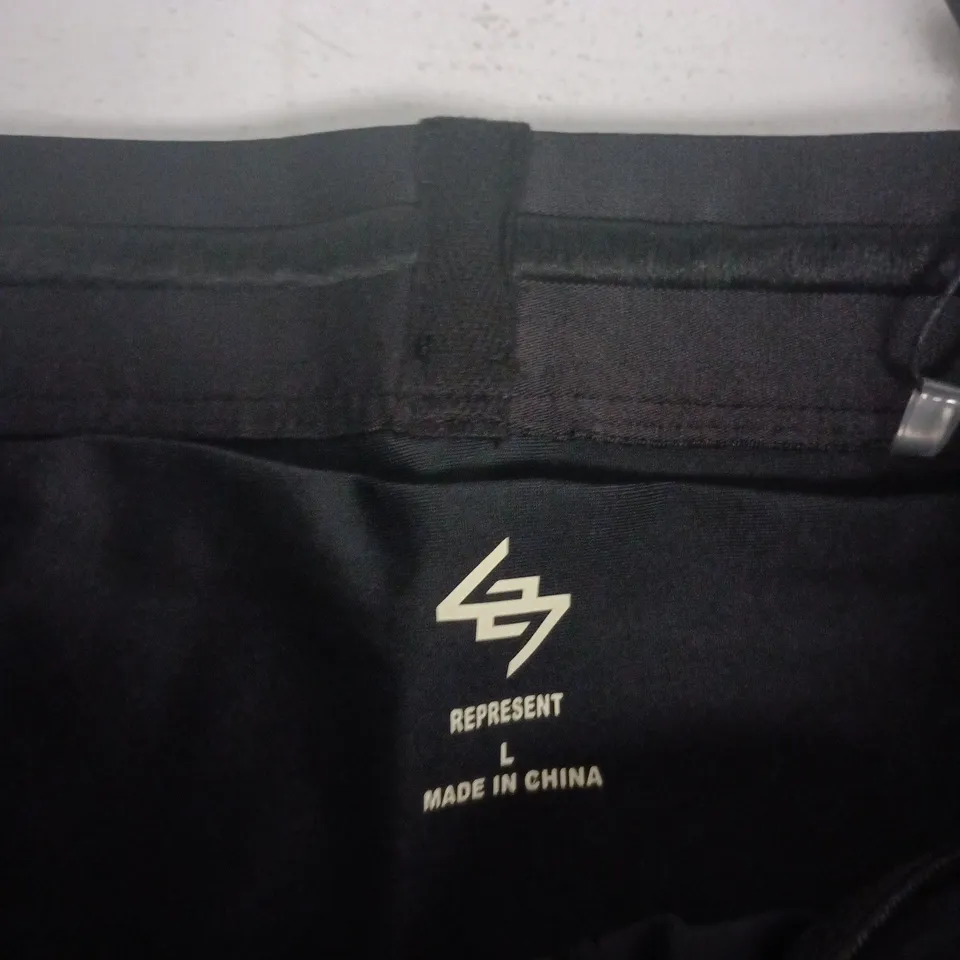 REPRESENT 247 TRAIL SHORT – BLACK – SIZE L