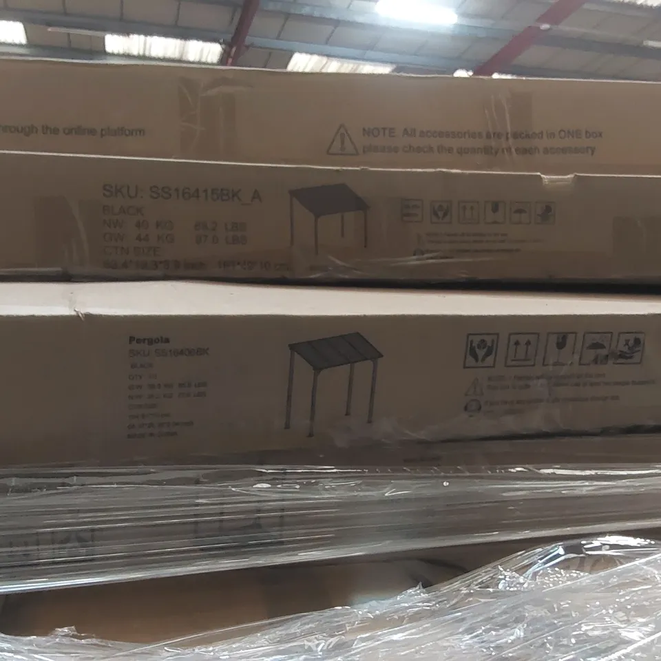 PALLET CONTAINING A VERY LARGE QUANTITY OF ASSORTED GARDEN PERGOLAS AND RELATED ITEMS ECT