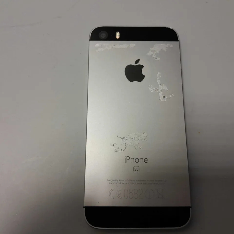 BOXED APPLE IPHONE SE SMARTPHONE