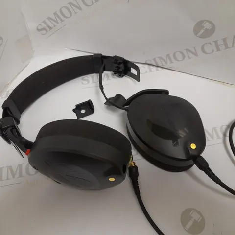RΓDE NTH-100 PROFESSIONAL OVER-EAR HEADPHONES FOR MIXING & RECORDING AUDIO