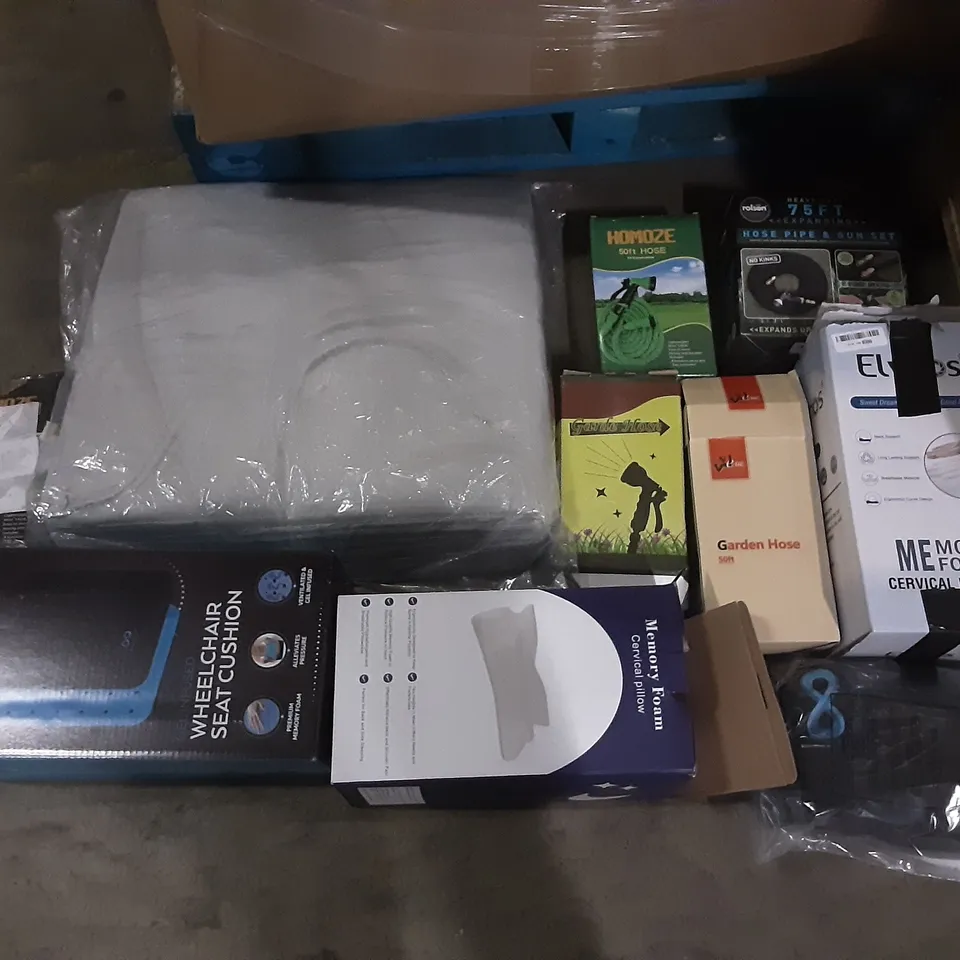PALLET OF ASSORTED ITEMS INCLUDING ELVIROS MEMORY FOAM CERVICAL PILLOW, HOMOZE 50FT HOSE, INFINITE WHEELCHAIR SEAT CUSHION, GARDEN HOSE, TRAVEL EASE LUMBAR CUSHION, EVERLASTING MEMORY FOAM NECK CUSHIO