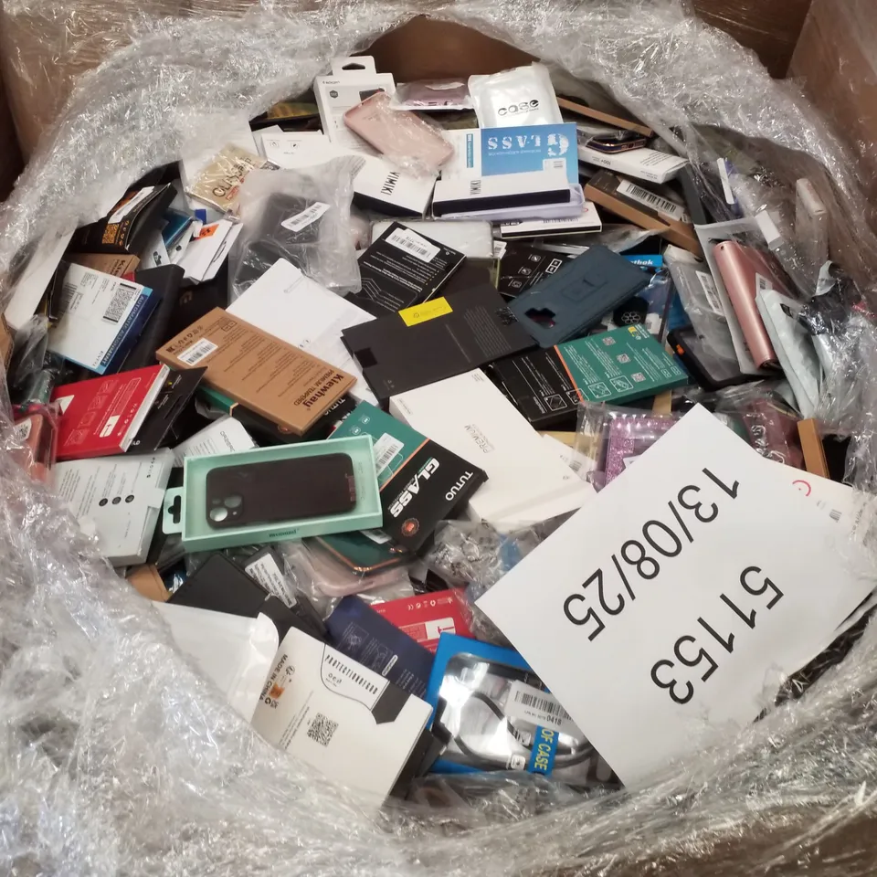 PALLET CONTAINING ASSORTED PHONE CASES 