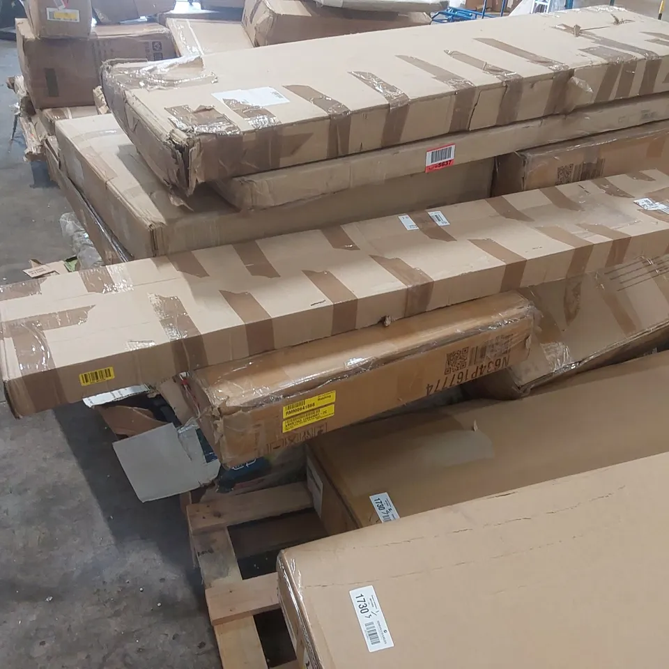 PALLET CONTAINING A LARGE ASSORTMENT OF FURNITURE PARTS ECT