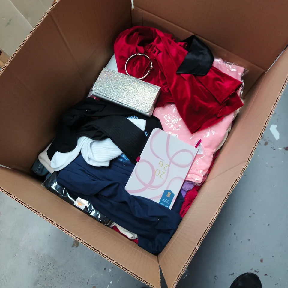 BOX OF APPROXIMATELY 20 ASSORTED CLOTHING AND FASHION PRODUCTS IN VARIOUS STYLES AND SIZES - COLLECTION ONLY
