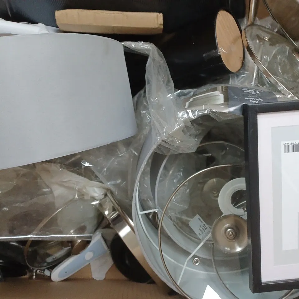 BOX OF APPROXIMATELY 10 ASSORTED HOUSEHOLD ITEMS TO INCLUDE SAUCEPAN, SLIM BLACK PHOTO FRAME, ETC - COLLECTION ONLY