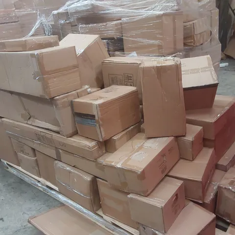 PALLET CONTAINING A LARGE QUANTITY OF ASSORTED LIGHTING PRODUCTS