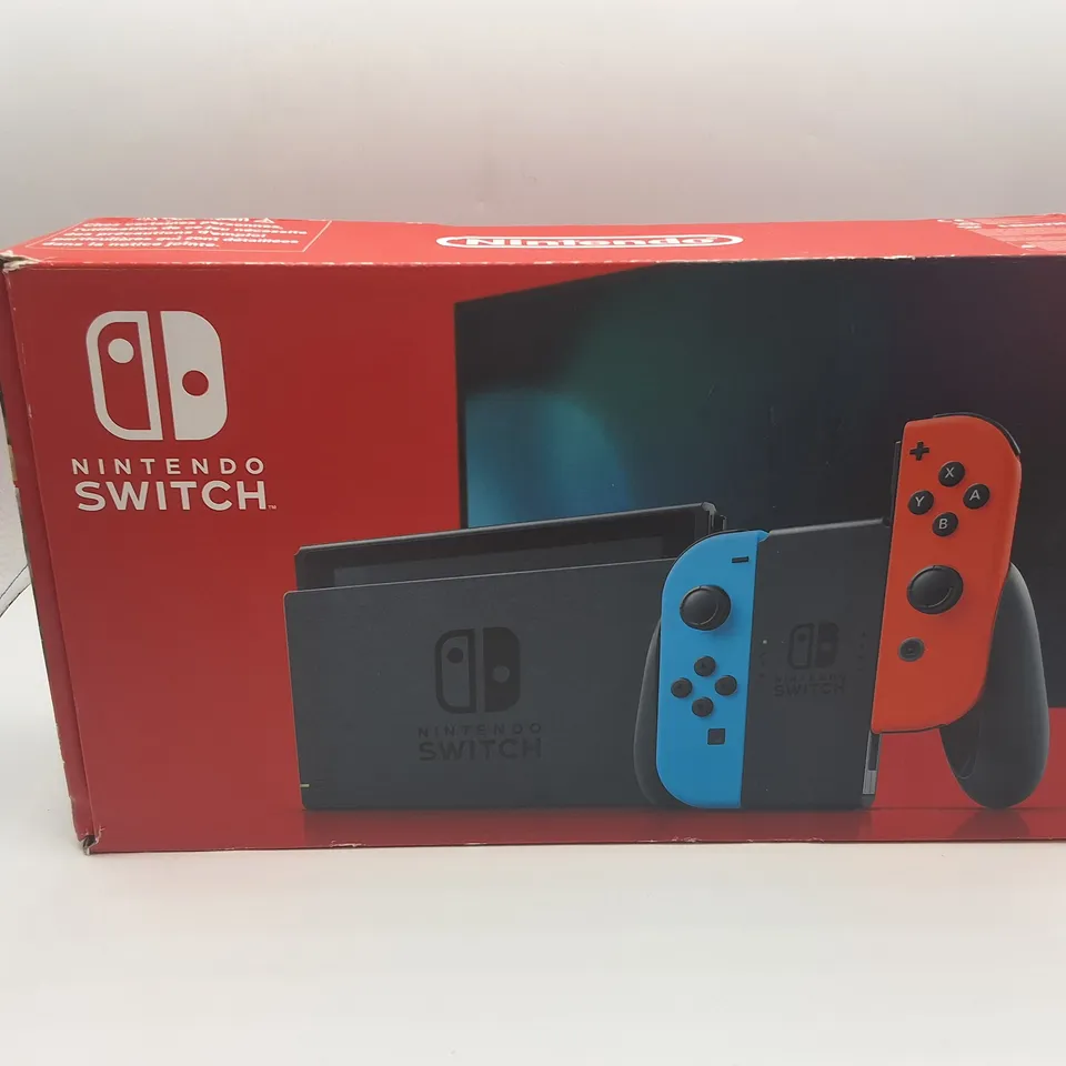BOXED NINTENDO SWITCH GAMES CONSOLE WITH ACCESSORIES 