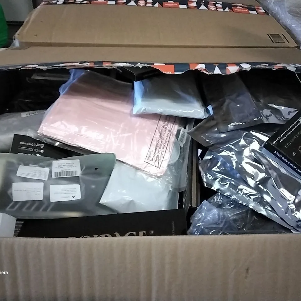 PALLET OF ASSORTED ITEMS INCLUDING LED METEOR LIGHT, MAD DRUM CIRCLE SKILLS BOOK, HALLOWEEN DECORATIONS, GOLDAGE CHOPSTICKS, PET ANXIETY RELIEF, CORAL PATTERN BAGS